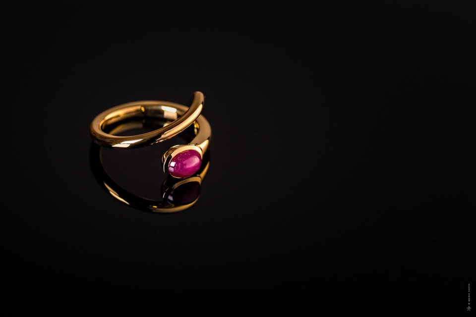 Ring aus Gold 750 mit einem Rubin