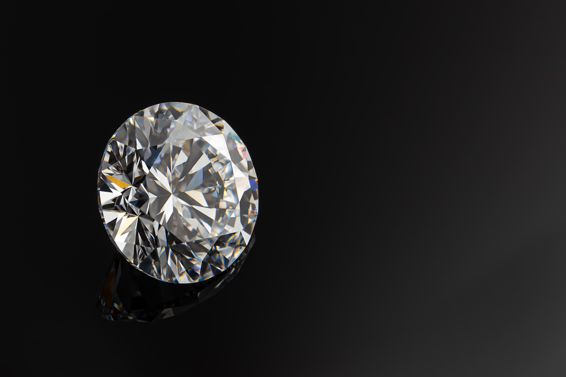 Ein Brillant, 1 Karat, Hochfeines Weiß +, VVS2, keine Fluoreszenz.
